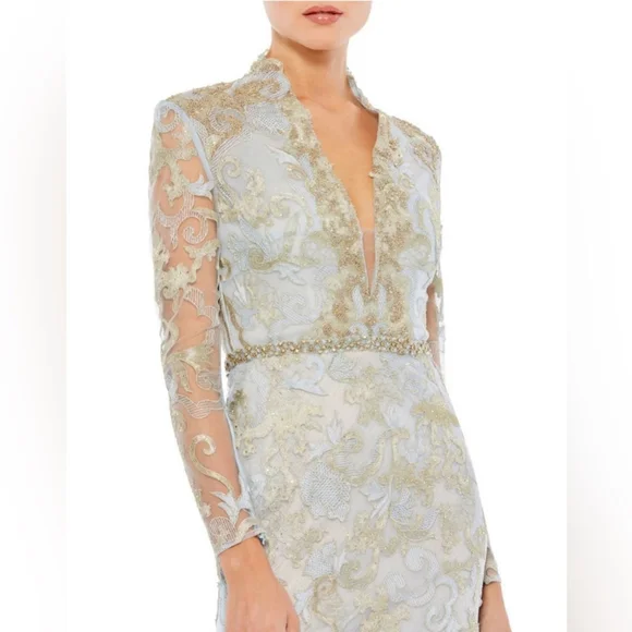 Long sleeve apliqué v neckline gown - Picture 3 of 3